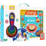 Coffret de cuisine pour enfant de la marque Chefclub, il s'agit d'un coffret en carton avec un livre de cuisine pour enfant nommé les recettes du monde avec les tasses de mesures chefclub