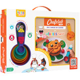 Emballage du coffret de cuisine de la marque chefclub, il est composé d'un lot de 6 tasses de couleurs differentes attachés ensembles. ainsi que d'un livre de recettes intitulé on s'amuse en cuisine. Le coffret est en carton et il y a des illistration et photo un peu partout