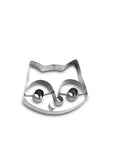Emporte pièce en inox en forme de tête de renard posé sur un fond blanc