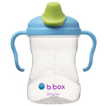 Tasse pour enfant avec sa base transparente et son couvercle avec poignée de couleur bleu. il y a une petit bec transparent et son couvercle amovible de couleur vert