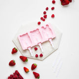 Moules silicones rose avec bâtonnets réutilisables et fraise