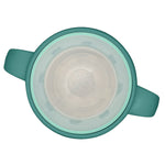 Tasse 360° pour enfant avec poignée de couleur bleu vert. Elle est de la marque BbOx et sa base est transparante. al photo est prise par le haut, on voit sa valve en silicone