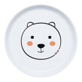 Assiette en porcelaine blanche avec une illustration de tête d’animal rigolos au centre. Elle est de la marque Cibolo , indiqué sur l’oval du visage. L’assiette permet de créer des repas rigolos en animant le personnage