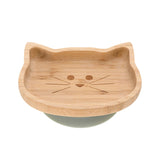 assiette en bois pour enfant en forme de tête de chat. L'assiette à la forme avec les oreilles et le visage est gravé à l'intérieur