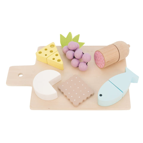 jouet en bois pour enfant en forme de planche à decouper avec dessus des ingrédients en bois : fromages, raison, biscuit, salami et poisson