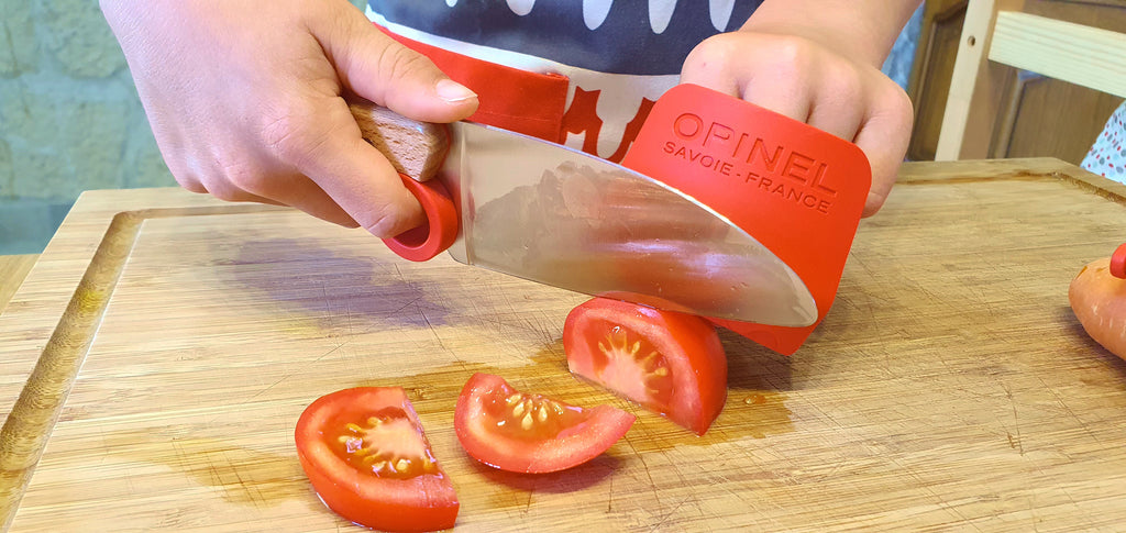 Le Couteau du Chef, Il est temps de couper le cordon 🧑‍🍳🧒 ! Les enfants  vont enfin être autonomes en cuisine avec le couteau sécurisé Chefclub Kids  (existe en deux coloris) !