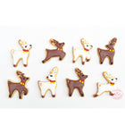 Photos de 8 biscuits en forme d'élans. Les biscuits sont décorés avec un glaçage de couleur blan et marron