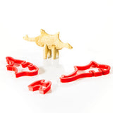 Dinosaure fait en 3D en biscuits, avec ses 3 emportes pièces de couleur rouge