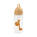 Gourde en plastique sur fond blanc avec un couvercle retractable. La gourde est transparente avec des illustration et un bouchon de couleur marron