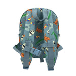 Arrière d'un sac a dos pour enfant sur un fond blanc. Le sac a dos est de couleur bleu pétrole et il a des motifs d'animaux du zoo dessus. Les brettelles sont ajustables et renforcé et il y a une sangle qui maintient les bretelles