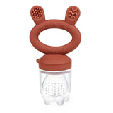 Grignoteuse pour enfant de couleur ocre marine avec la marque Haakaa de gravée dessus. Son embout est transparent avec une tétine à trou. Son manche a 2 oreilles avec des textures différentes pour soulager les dents des enfants