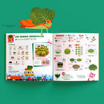 Photo de l'intérieur d'un livre de recette de cuisine pour enfant. Il s'agit d'une recette de paninis grenouilles. La recette est  présenté avec des illustrations de légumes deguisés en super-héros et en pas à pas. Le livre est posé sur une table de couleur verte avec une illustration d'épinard déguisé en super-héro