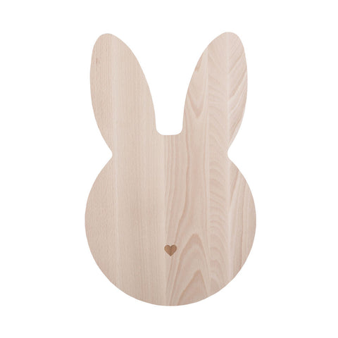 Planche à decouper en bois en forme de tête de lapin avec un coeur de gravé pour illustré le nez du lapin