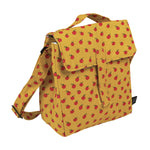  Petit sac isotherme avec 2 anses, une sur le dessu et une grande ajustable pour le transport. Le sac se ferme à l'aide d'un scratch sur le devant de la pochette. Sur l'ensemble du sac il y a des illustration de pommes rouges, et il est de couleur orange