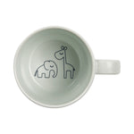 PT Photo de l'interieur d'une tasse pour enfant avec une anse. A l'intérieur il y a un élephant et une girafe avec les yeux fermés